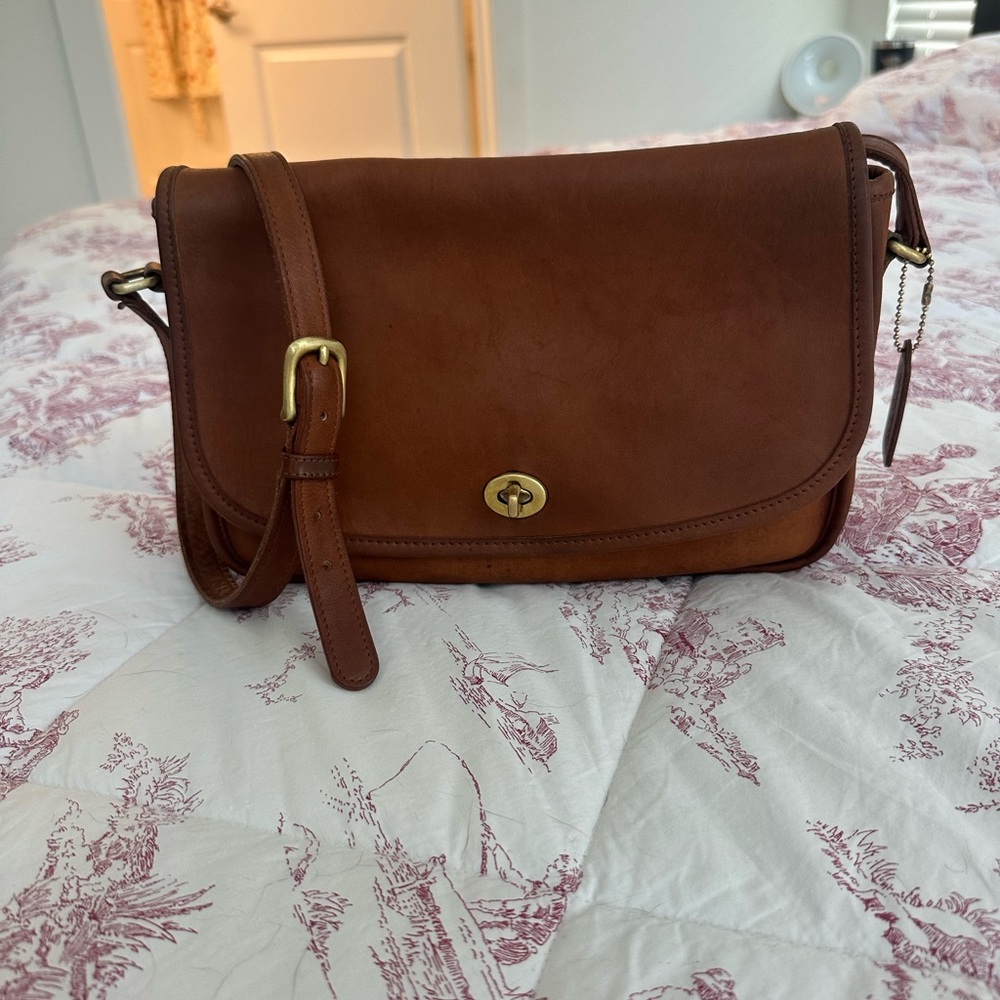 Coach Vintage Leather British Tan City Bag Purse with Turnlock